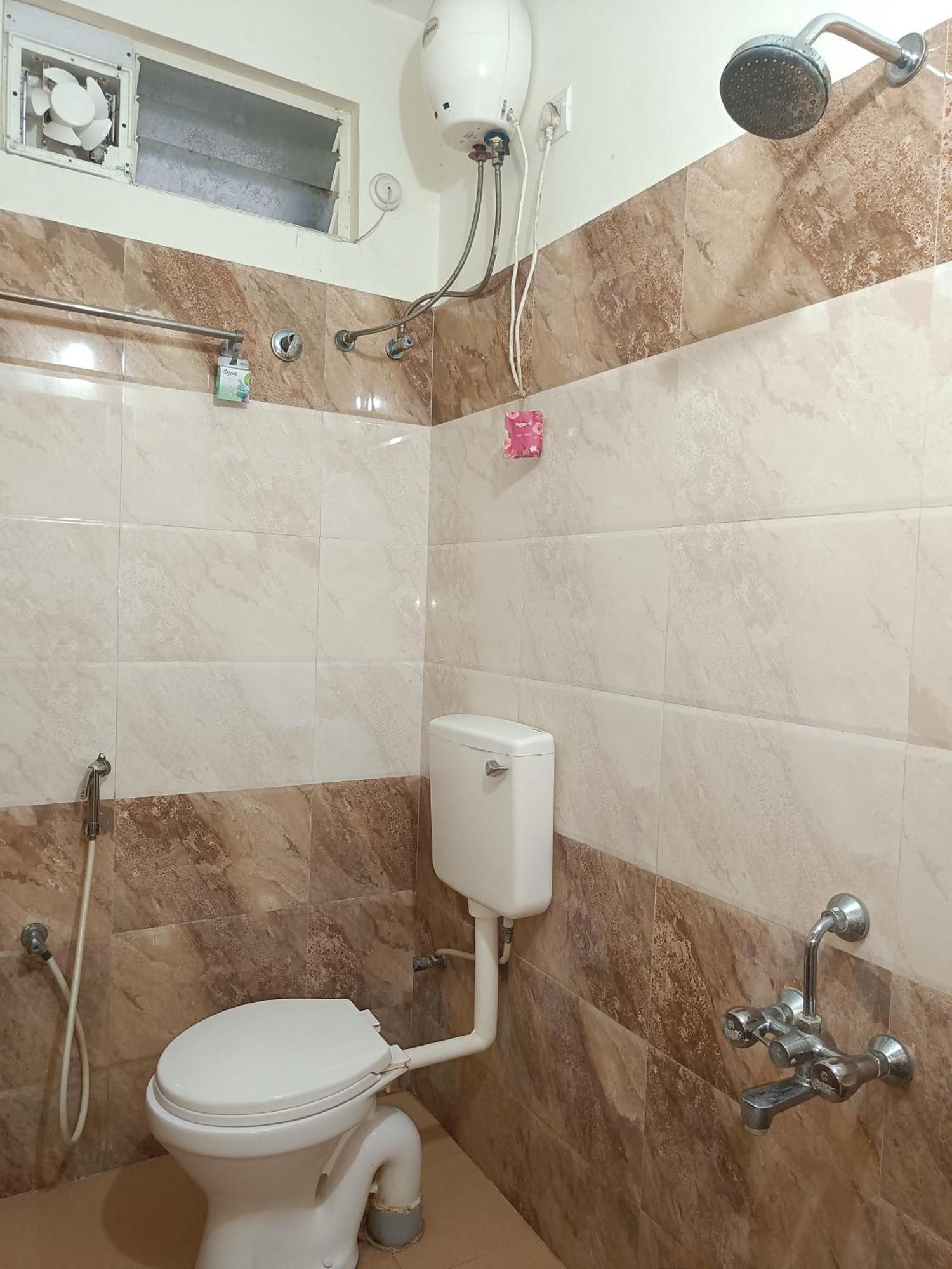 Green Tree Hotel-Near Vfs Global And Ramee Mall Chennai Ngoại thất bức ảnh